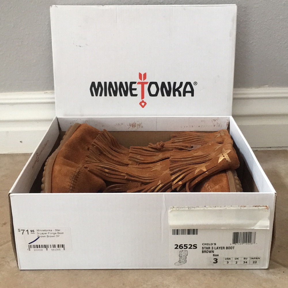Minnetonka Star 3-layer Fringe Boot, brown